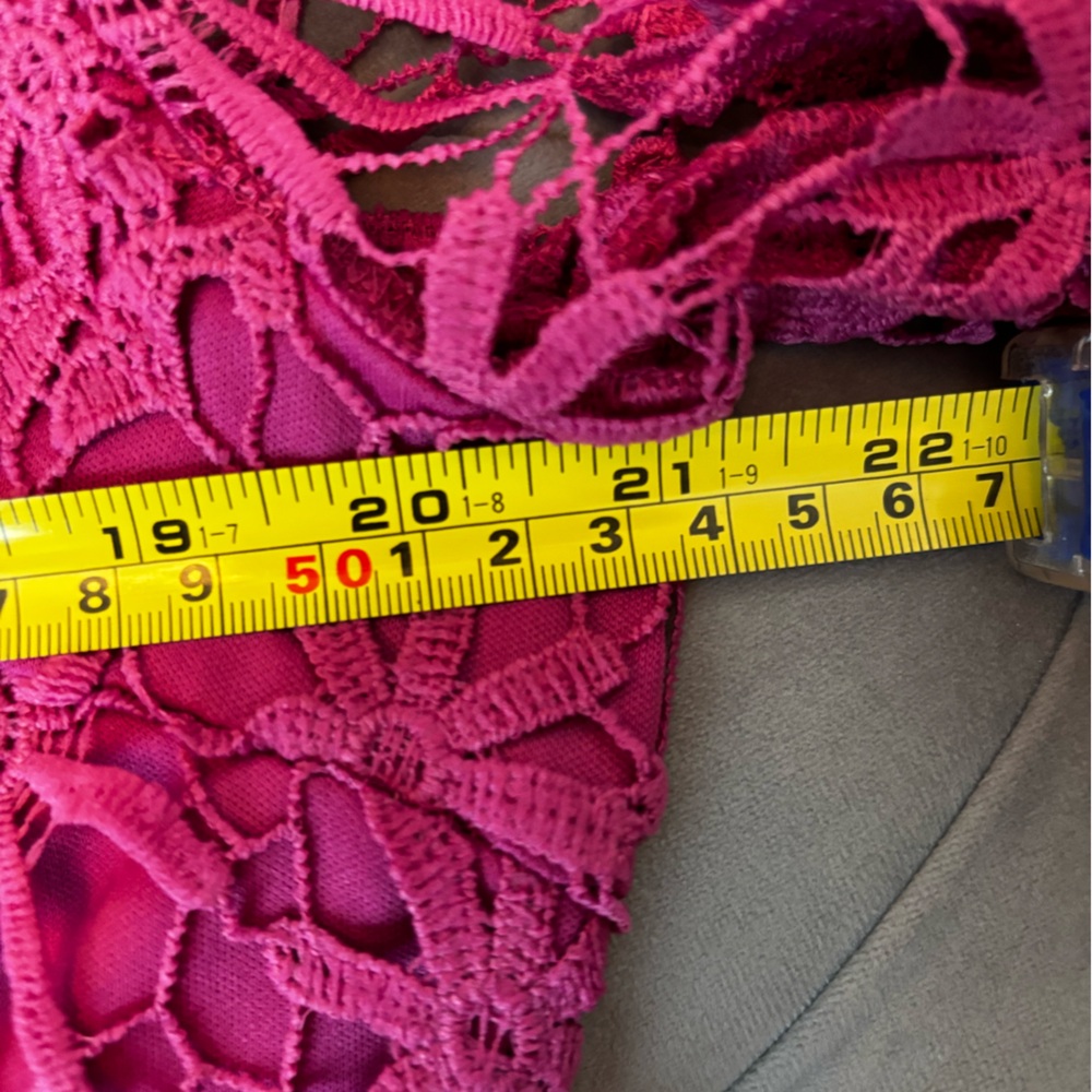 Gorgeous Lace Top - Picture 4 of 4